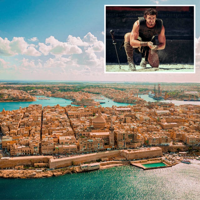 aerial view of a coastal city with historic architecture and a small inset image of a gladiator kneeling