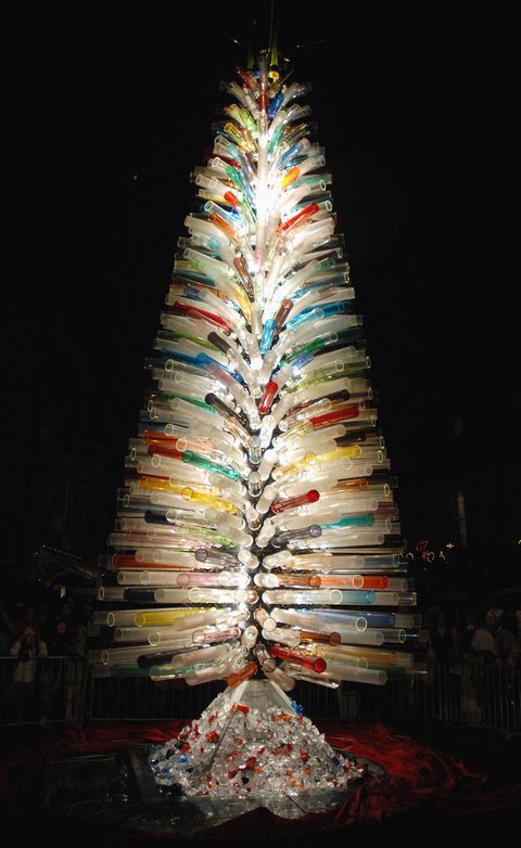 A glass Christmas tree  (8.52m), claimed