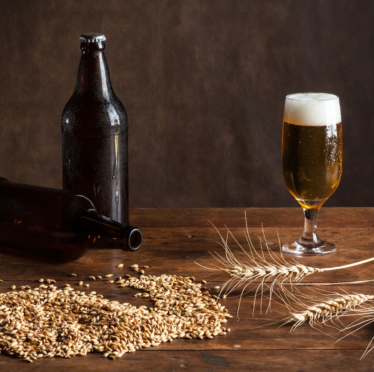 https://hips.hearstapps.com/hmg-prod/images/glass-of-beer-on-the-table-with-wheat-malt-barley-royalty-free-image-881762668-1534183770.jpg?crop=0.670xw:1.00xh;0.167xw,0&resize=1200:*