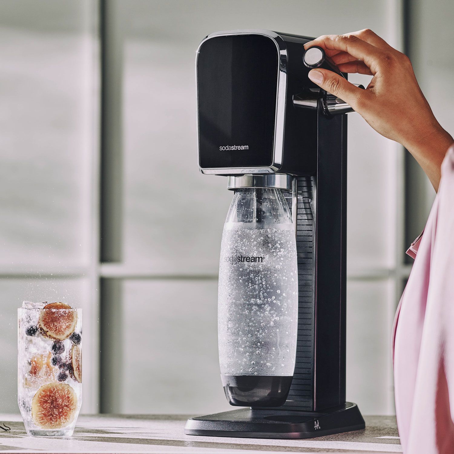 SodaStream presenta ART, su nueva máquina premium para crear agua con gas