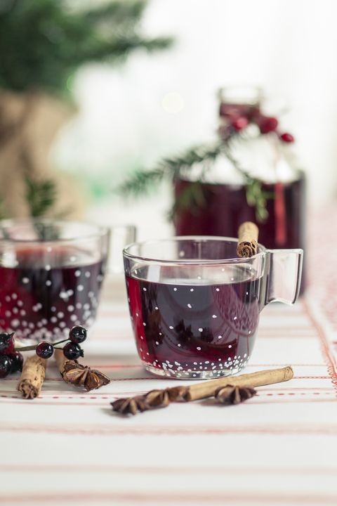 glasses of mulled wine and spices