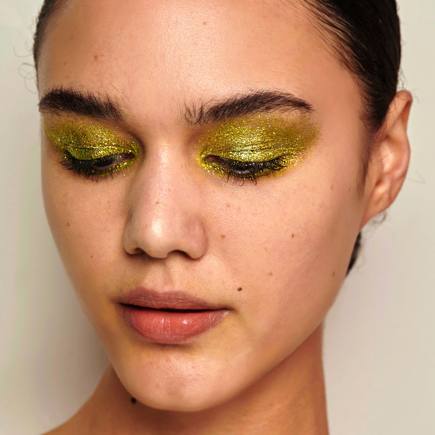 10 Best Glitter Eyeshadows – Sparkly & Glittery Shades that Last