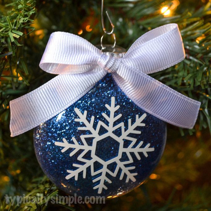 Small Clear Acrylic Snowflake Ornaments - Snow - Snowflakes - Glitter -  Christmas and Winter - Holiday Crafts