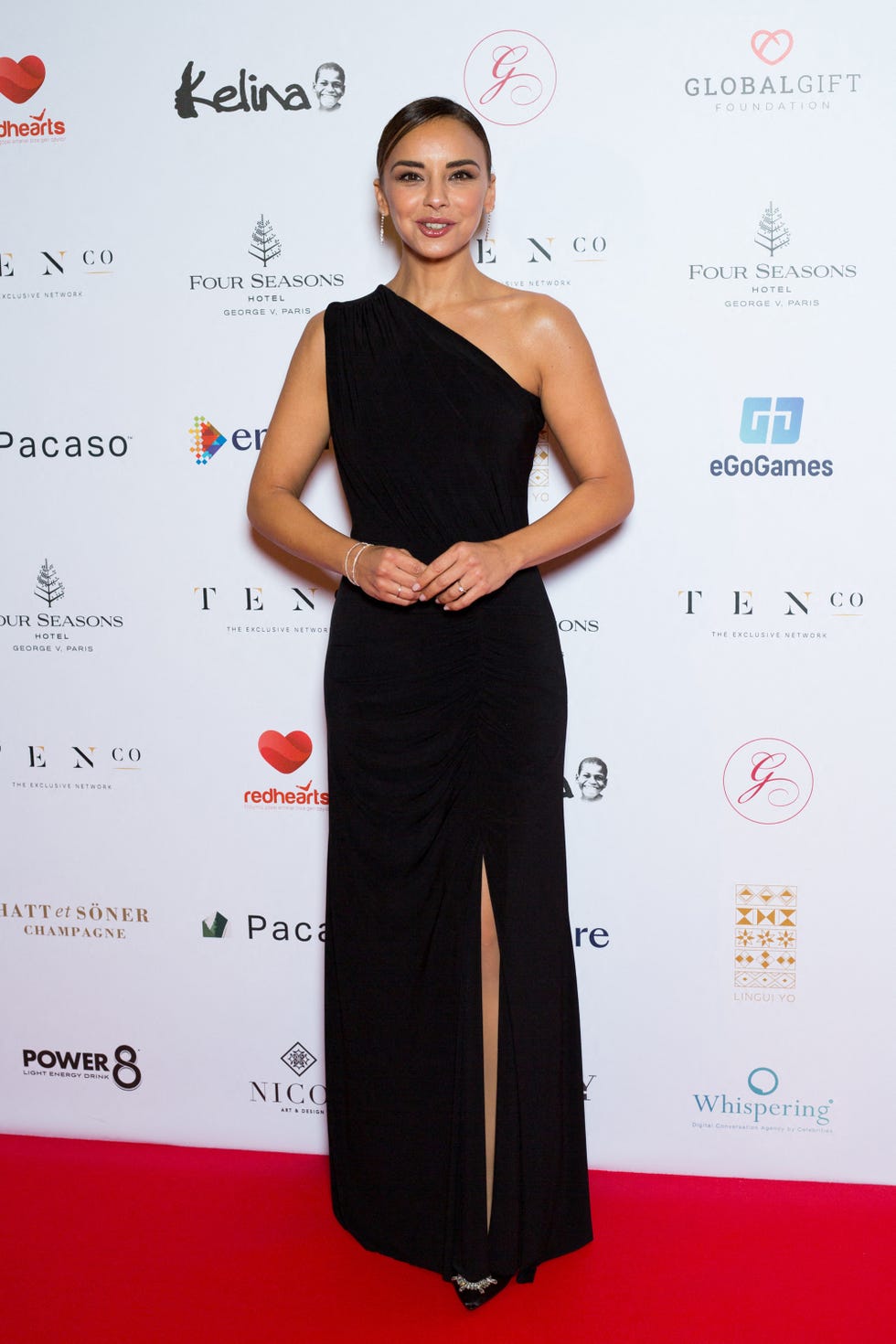 chenoa presume de prometido en la global gift gala