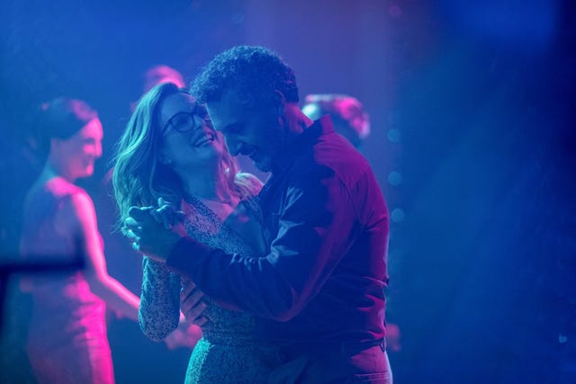 gloria bell 2018, con julianne moore y john turturro