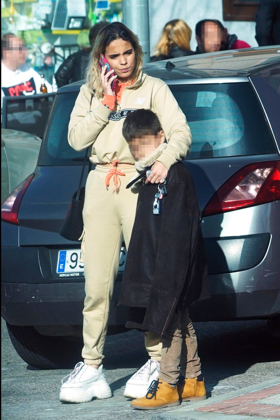 Gloria Camila con su hermano pequeño