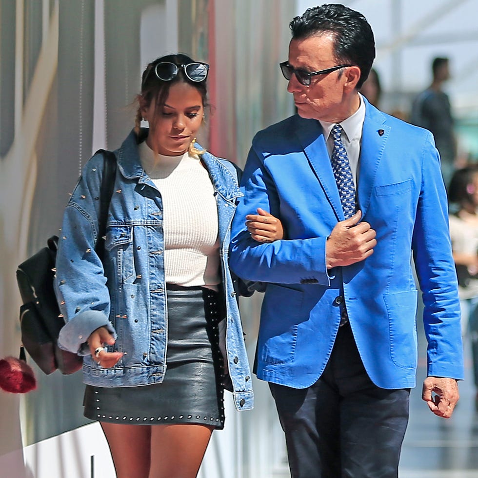 Denim, Clothing, Jeans, Fashion, Blue, Jacket, Cobalt blue, Street fashion, Outerwear, Eyewear, 