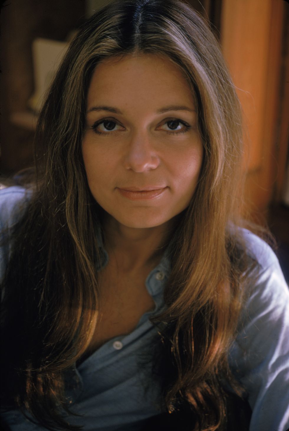 retrato de la periodista, feminista y activista estadounidense gloria steinem 1974