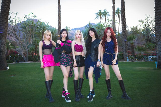 Le Sserafim ルセラフィム　フルジップ　フーディ　Coachella LE SSERAFIM（ル セラフィム）がコーチェラ2024を席巻! ステージ