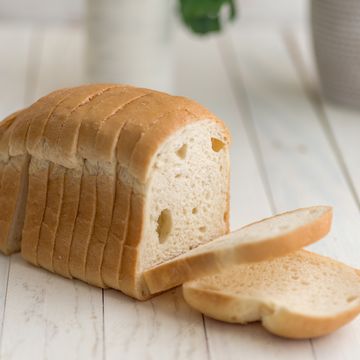 sliced loaf bread