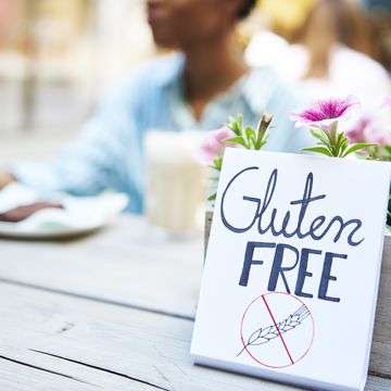 'Gluten free' sign at pavement cafe