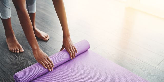 Los materiales de yoga que necesitas para practicar