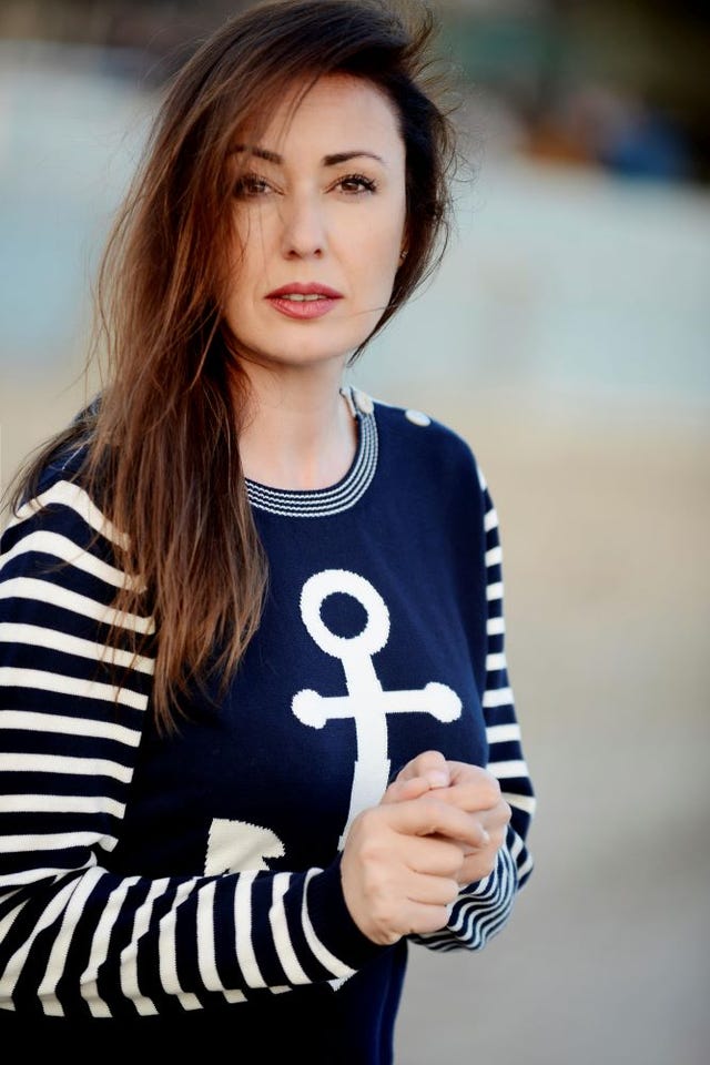 Gökce Yanardag sila y no sueltes mi mano