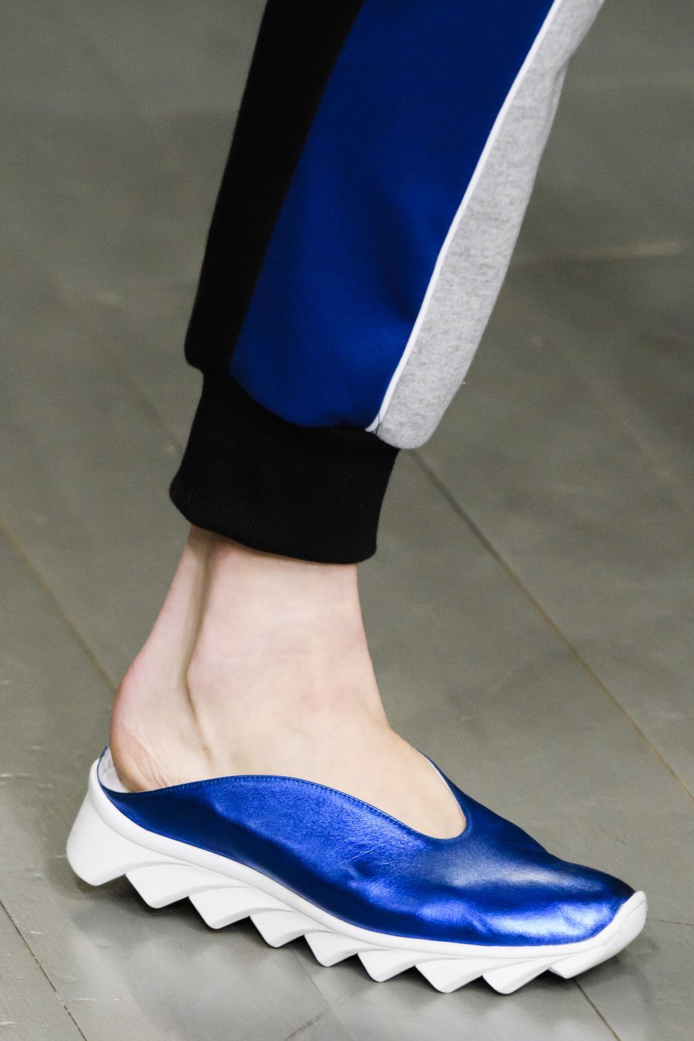Blue, Footwear, Cobalt blue, Shoe, Leg, Electric blue, Fashion, Human leg, Ankle, Foot, 