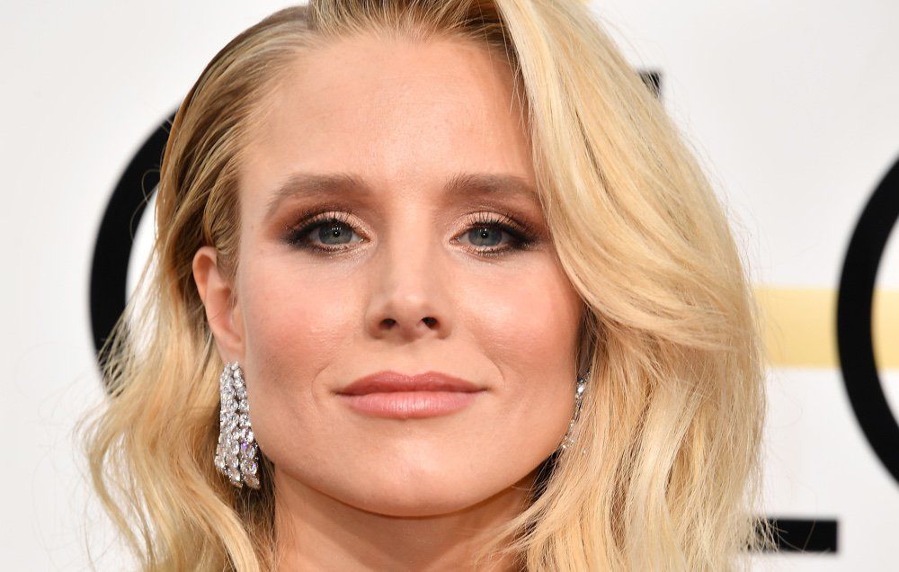 Golden Globes 2017: Kristen Bell Got Ready with Boob Makeup