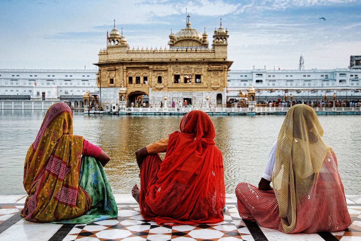 De beroemde Gouden Tempel van Amritsar is de heiligste plek van het in 1577 gestichte sikhisme de religie van de sikhs