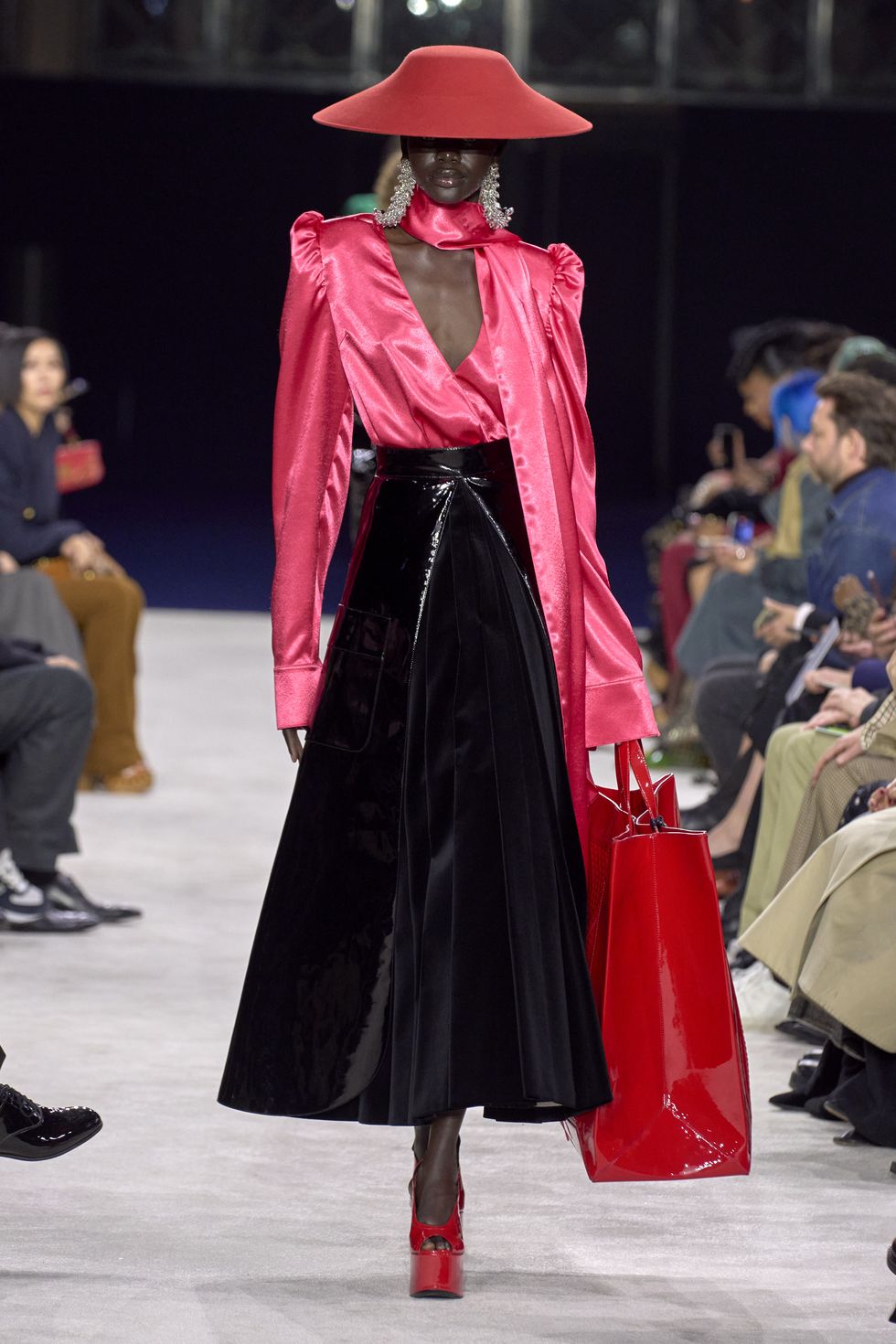 moda 2023 scopri tutte le gonne lunghe delle sfilate donna cioè i modelli da avere secondo le tendenze moda