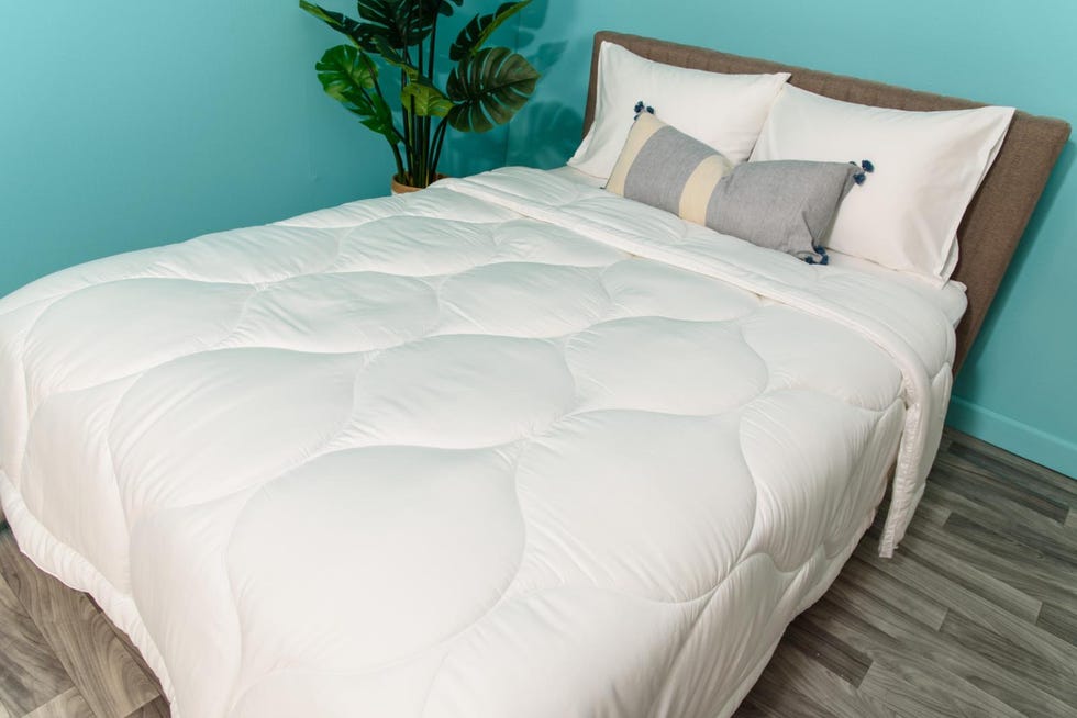 best down alternative comforters how we test comforters good housekeeping