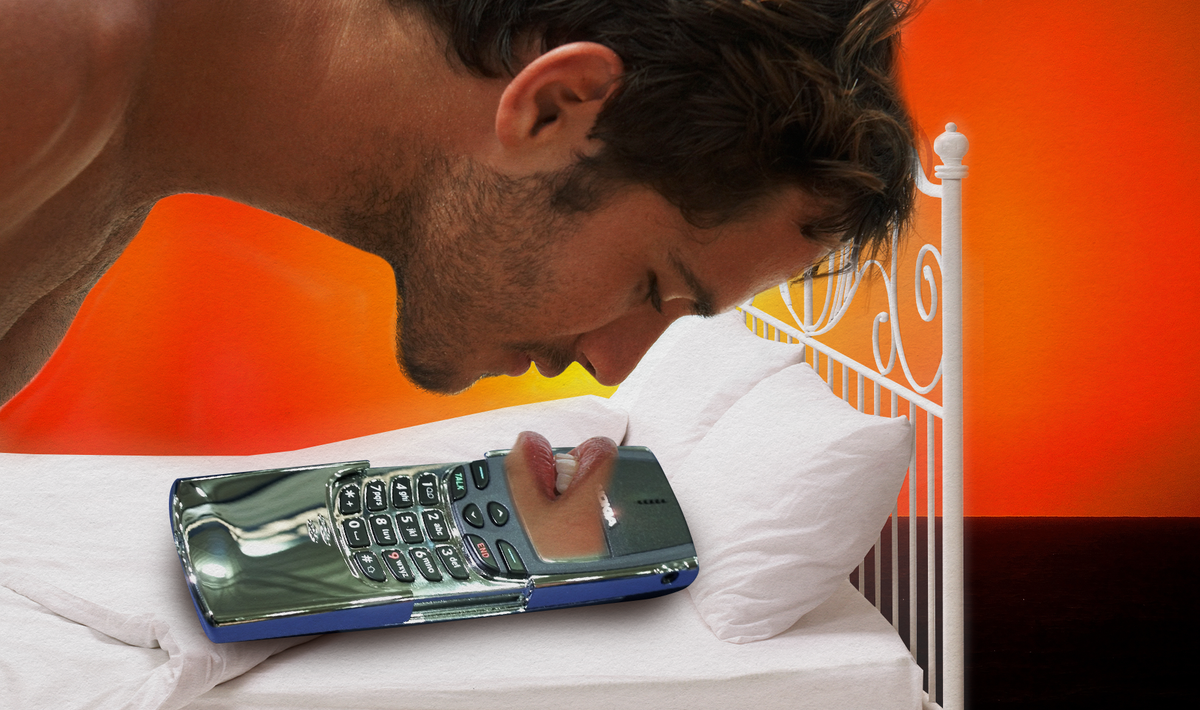 Send Your Person One of These Goodnight Texts to Basically Ensure They Dream About You Tonight