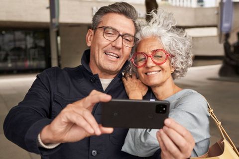 couple taking a selfie with google pixel 5