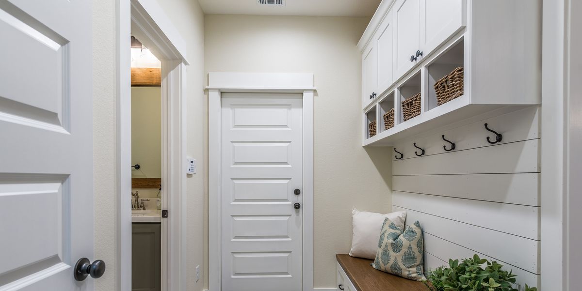 Gorgeous Mudroom With White Shiplap Wall And Royalty Free Image 1677192860 ?crop=1.00xw 0.751xh;0,0.127xh&resize=1200 *