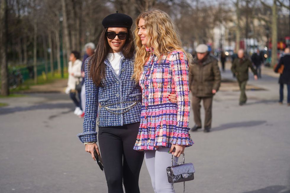 looks del street style en la fashion week de paris  influencers con looks de tweed
