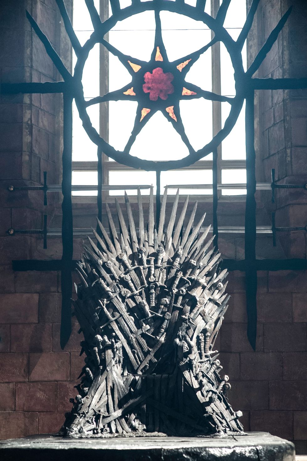 the iconic iron throne from ﻿game of thrones﻿