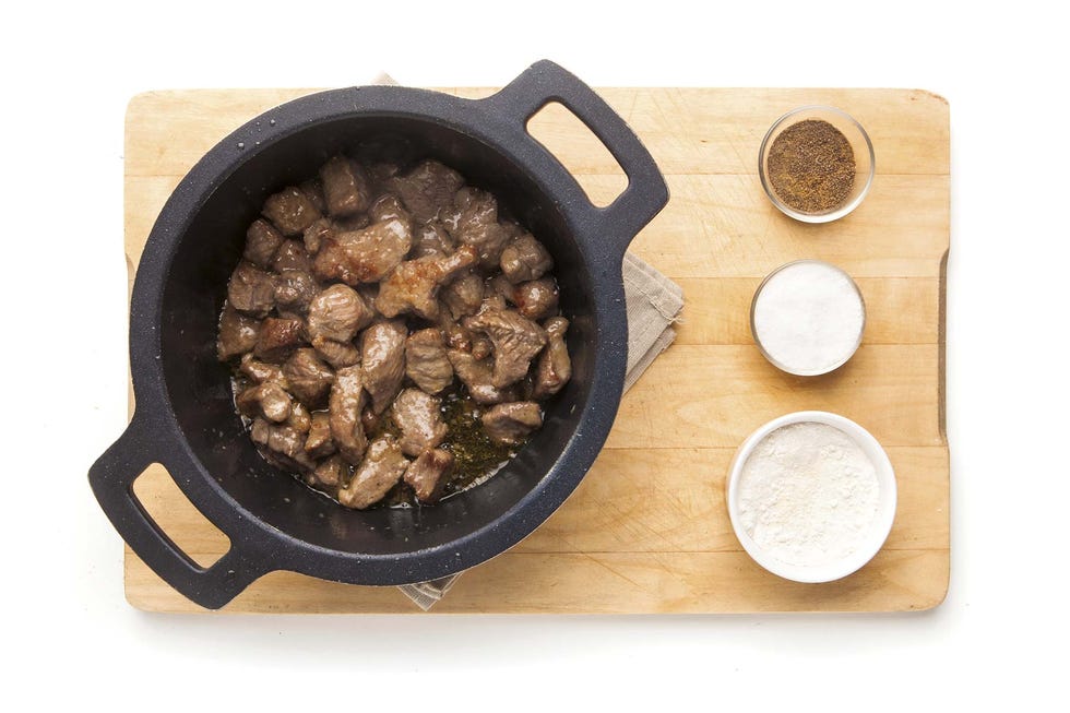 goulash o guiso de ternera con verduras 1