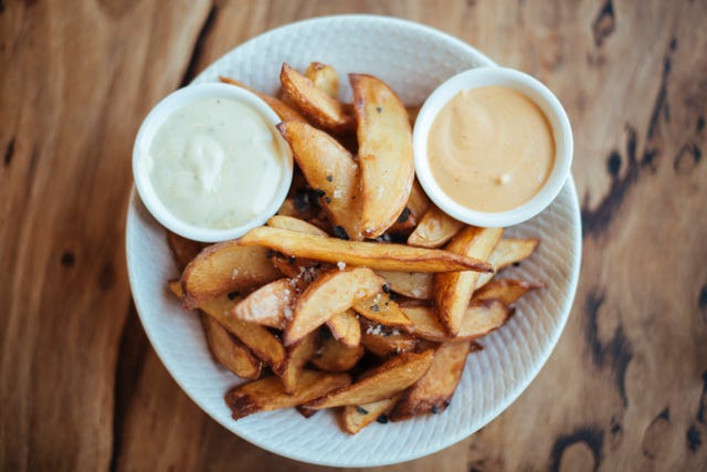 https://hips.hearstapps.com/hmg-prod/images/gourmet-potato-wedges-served-with-black-sea-salt-royalty-free-image-1575573985.jpg?crop=1.00xw:0.751xh;0,0.120xh&resize=640:*