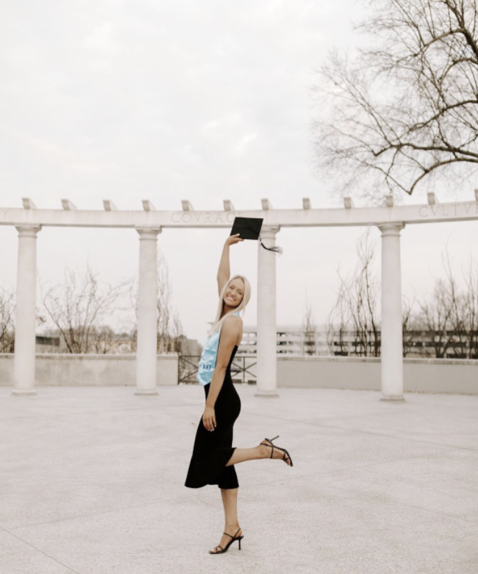 43 Graduation Outfit Ideas To Wear If You Can't Decide | Swift Wellness
