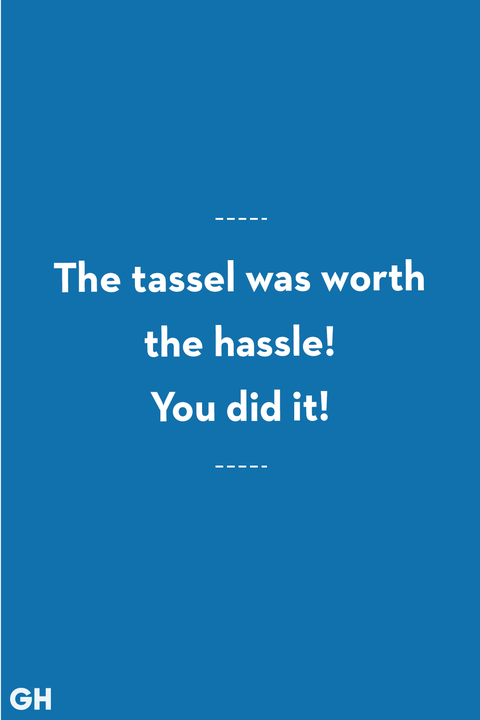 кисточка стоит выпускной цитаты Хасселя на синем фоне