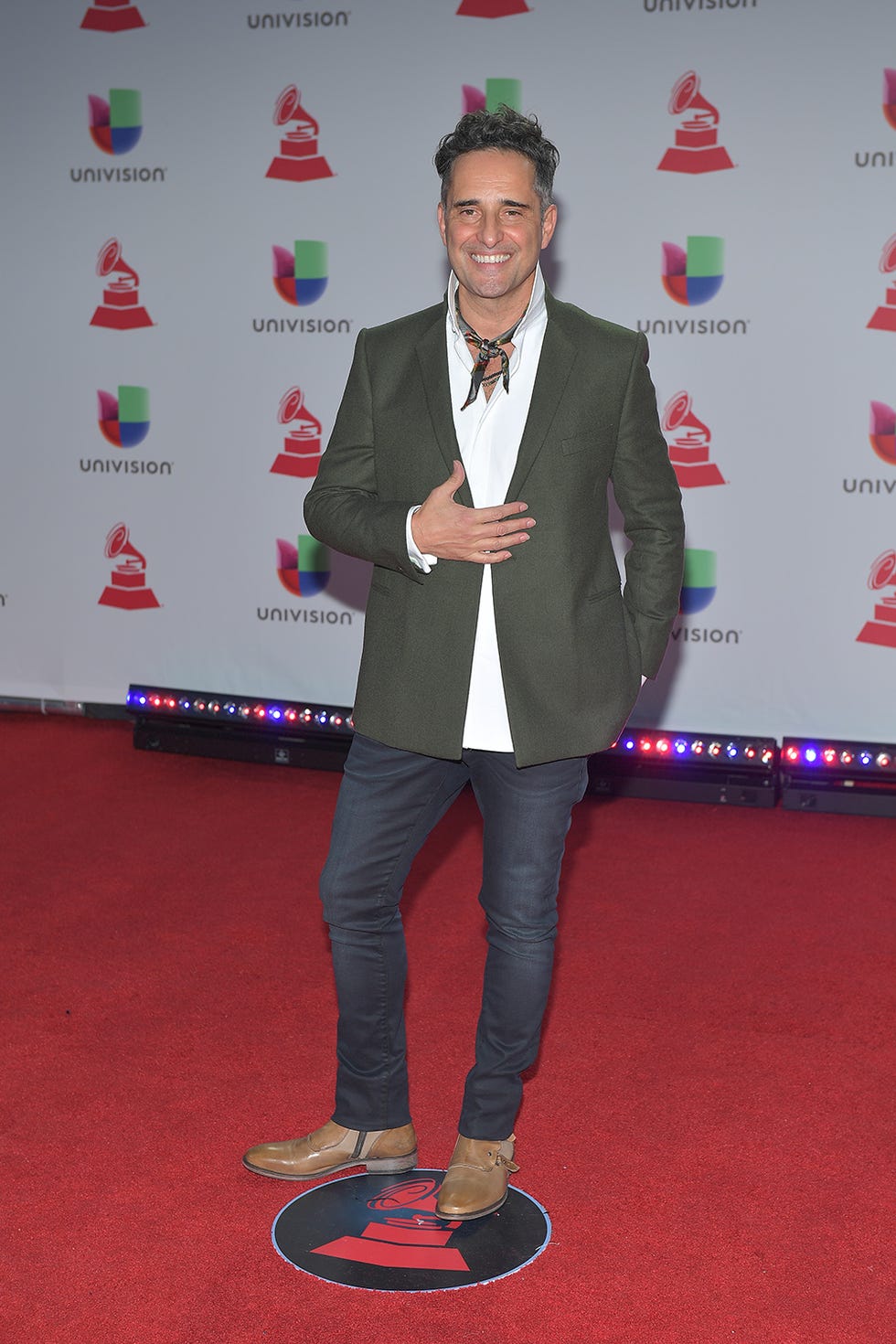 Red carpet, Carpet, Flooring, Suit, Event, Formal wear, Premiere, 