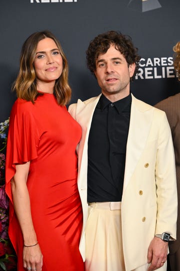 grammys 2025 mandy moore taylor goldsmith dawes band