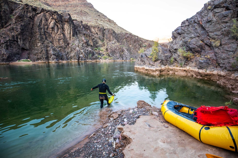 friends competing in the 2020 grand canyon alt fkt in october 2020