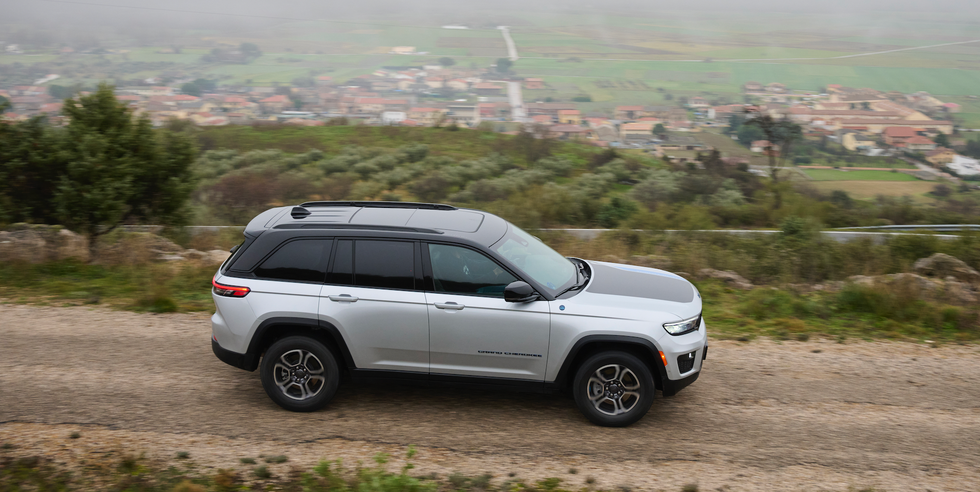 jeep grand cherokee vs volkswagen touareg jeep grand cherokee vs volkswagen touareg
