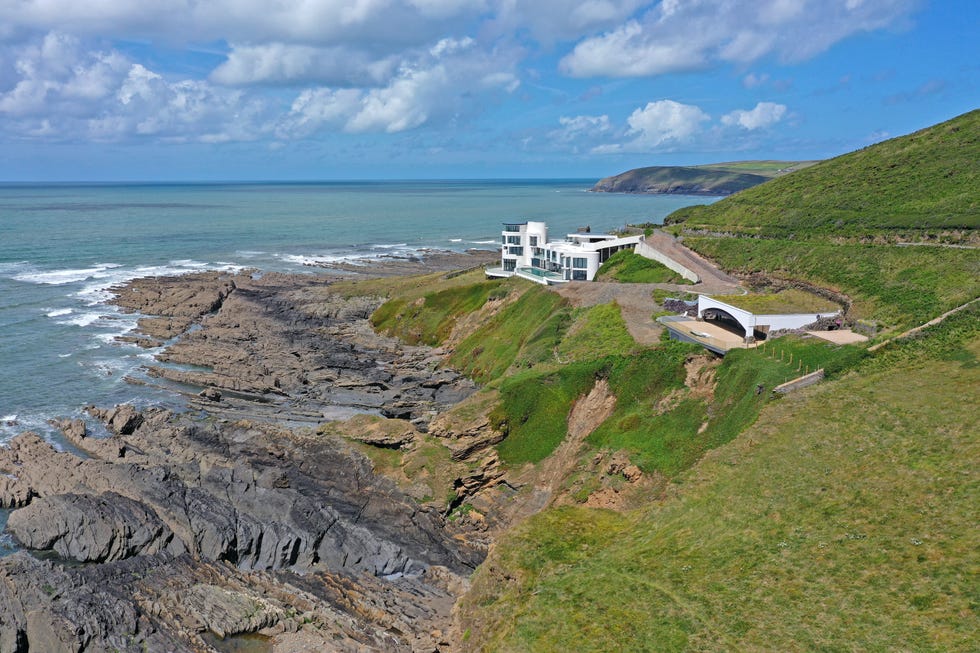 grand designs lighthouse, chesil cliff house in croyde, devon, for sale