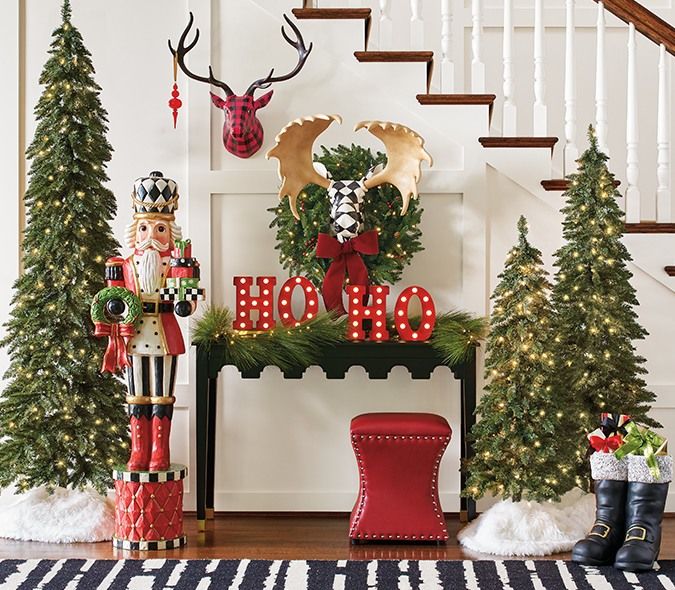 Christmas decoration, Christmas stocking, Christmas tree, Tree, Christmas, Christmas ornament, Room, Christmas eve, Interior design, Plant, 