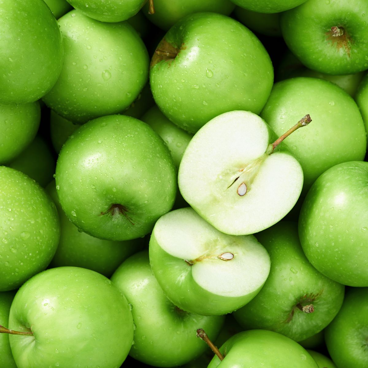 Apples: Cùng khám phá thế giới của quả táo và nhận ra tầm quan trọng của chúng trong cuộc sống hàng ngày của chúng ta. Thưởng thức những hình ảnh tươi trẻ và đầy sức sống của loại trái cây này và khám phá những công dụng và lợi ích cho sức khỏe mà chúng mang lại. Chúc bạn có một trải nghiệm mới lạ!