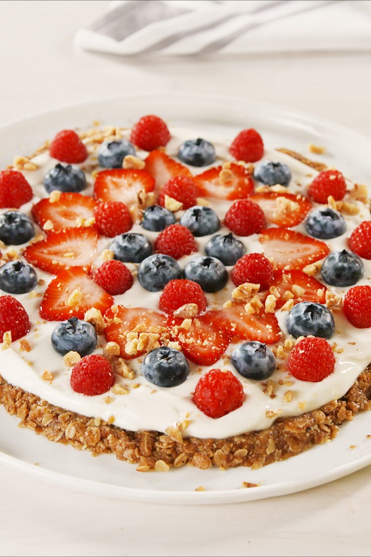 Dish, Food, Cuisine, Dessert, Ingredient, Pavlova, Frutti di bosco, Baked goods, Breakfast, Fruit, 