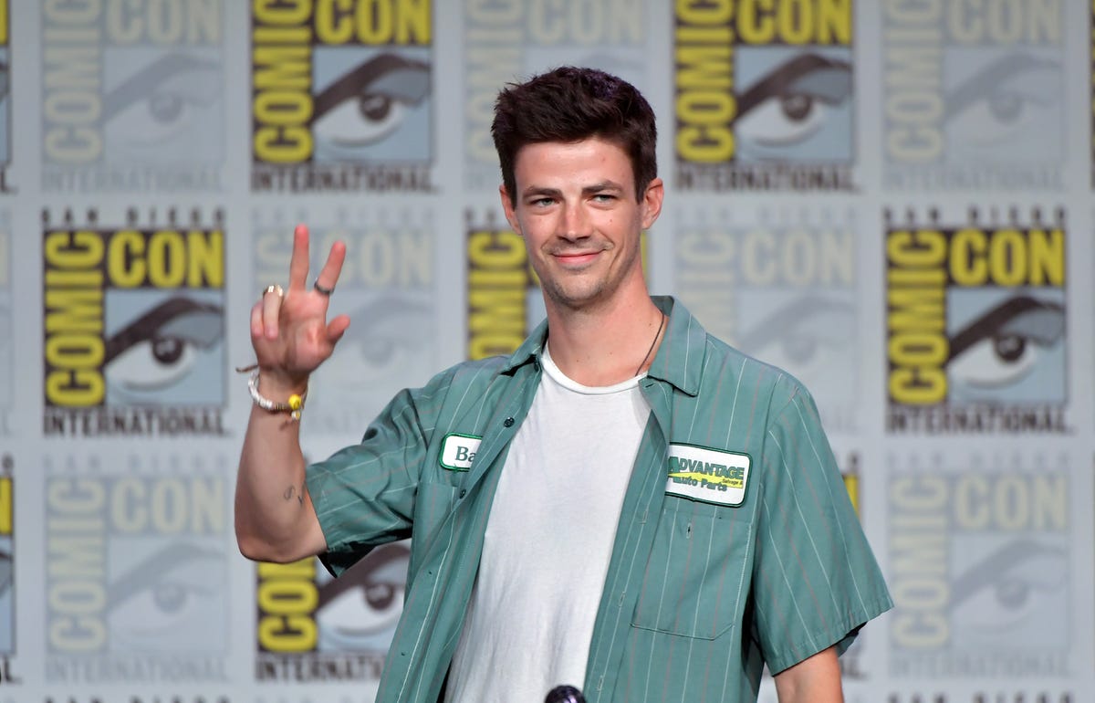 Tonton Flash Star Grant Gustin Crush latihan seluruh tubuh yang keras