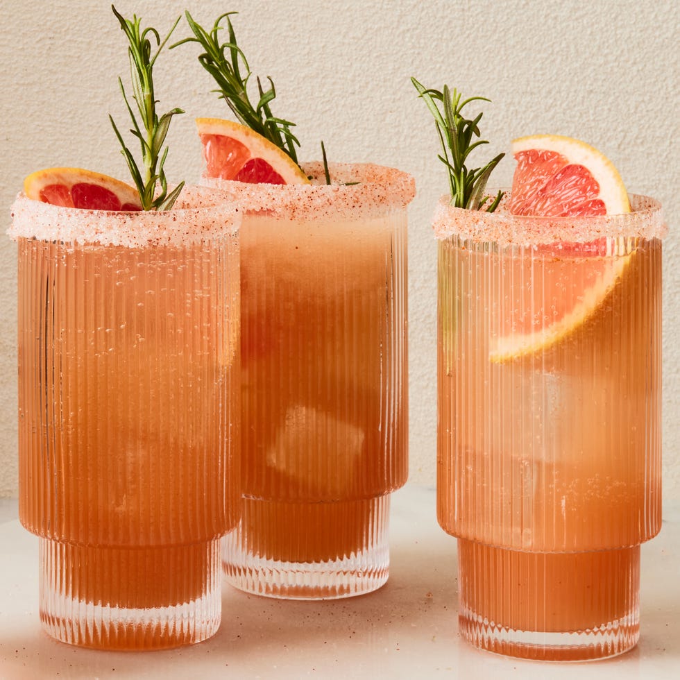 grapefruit rosemary mocktail spritz topped with grapefruit slices and rosemary sprigs