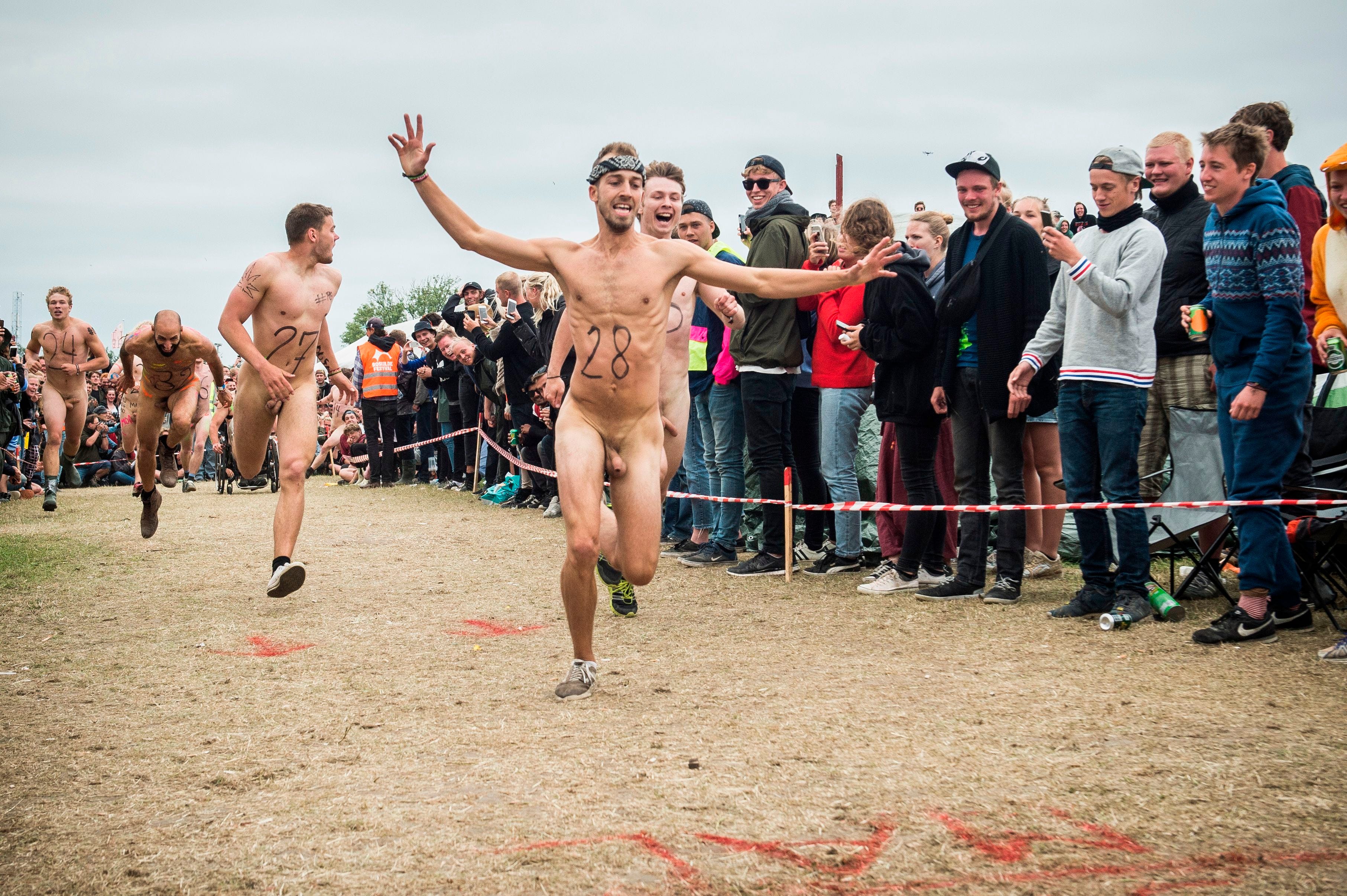 Carrera desnudas