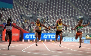 dina asher smith, shelly ann fraser pryce, elaine thompson y marie josee ta lou en la final de 100 metros de doha 2019