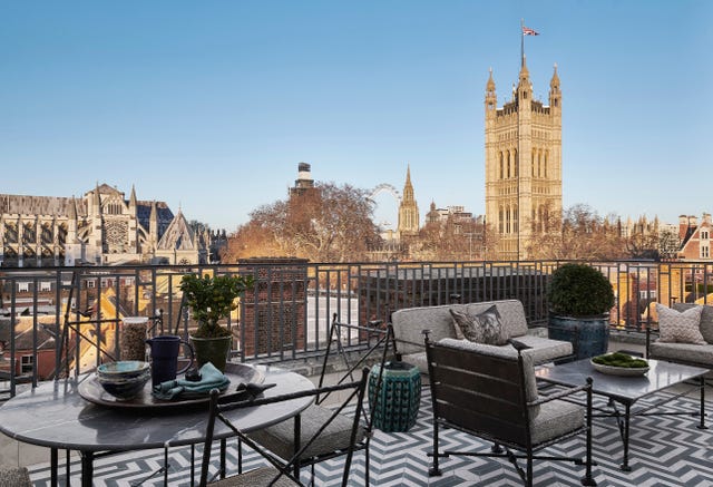 Luxury London penthouse with an interior by Hubert Zandberg
