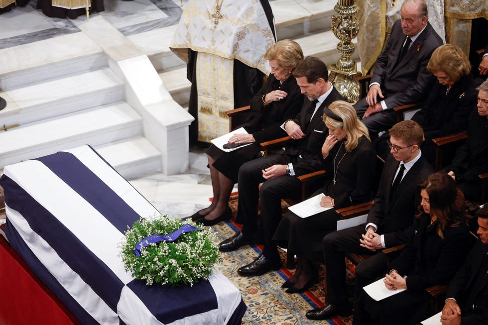 la viuda y el heredero de constantino en el funeral