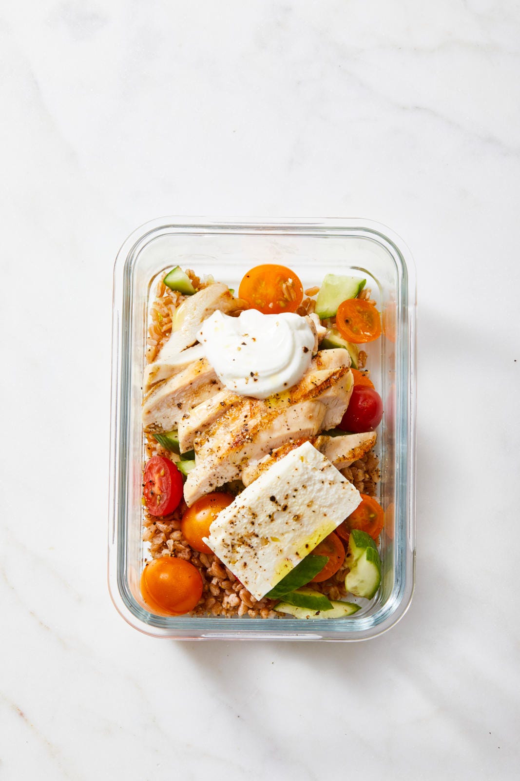 poke de cereales con pollo al estilo griego