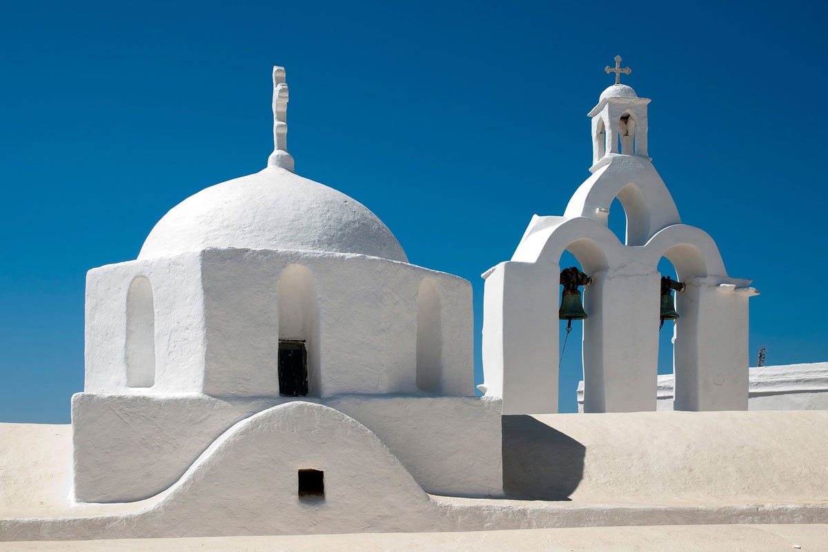Paros en Delos behoren tot de belangrijkste eilanden van de Cycladen en zijn beroemd om hun marmergroeven en Apollotempels Onlangs zijn ook op het naburige eilandje Despotik resten van Apolloheiligdommen gevonden