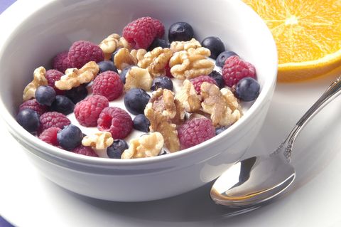 greek yogurt with berries and nuts