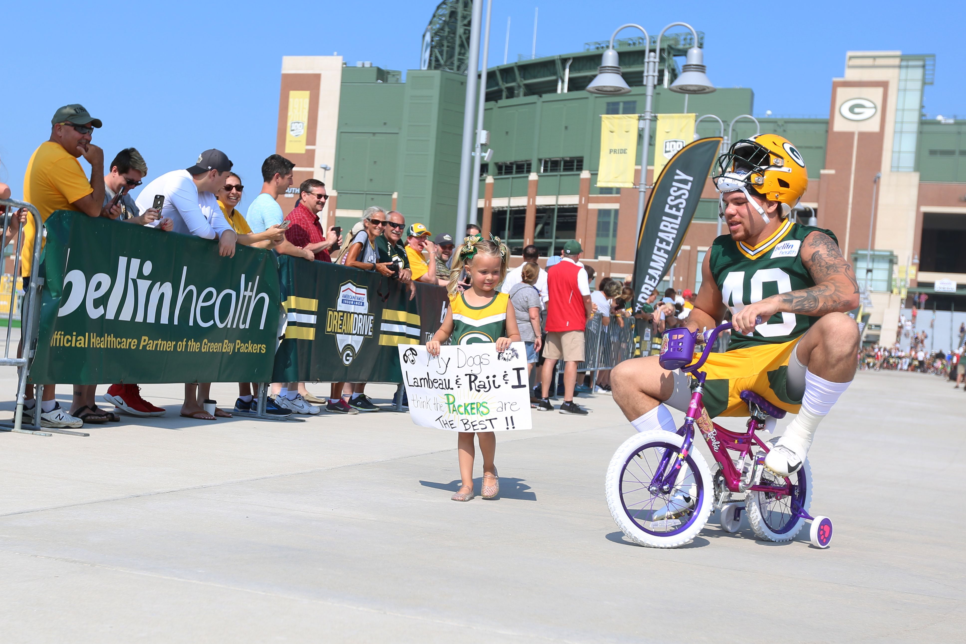 Packers riding bikes to training camp photos: The best tradition