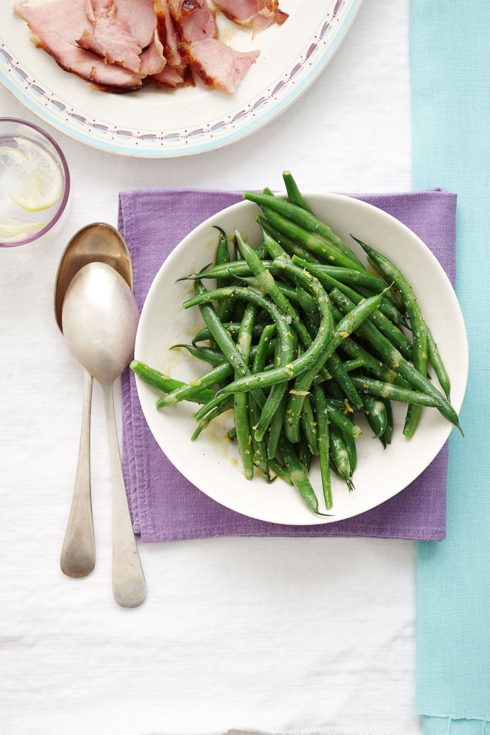 green beans with lemon vinaigrette on a white plate